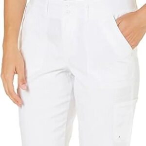 Gloria Vanderbilt Shell White Marion Cargo Shorts in Size 18